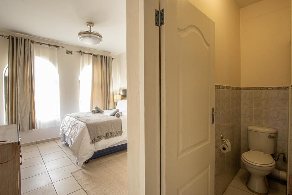 Shower, Toilet, Bed, Bathroom, Photo of the whole room, Bedroom, towels