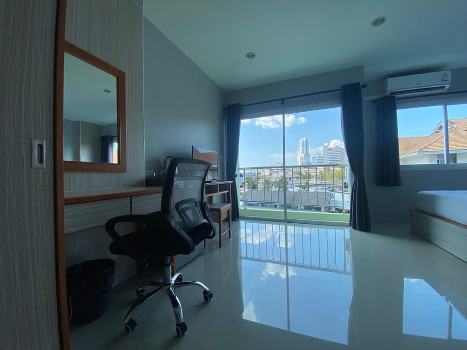 Living room, Seating area, air conditioner