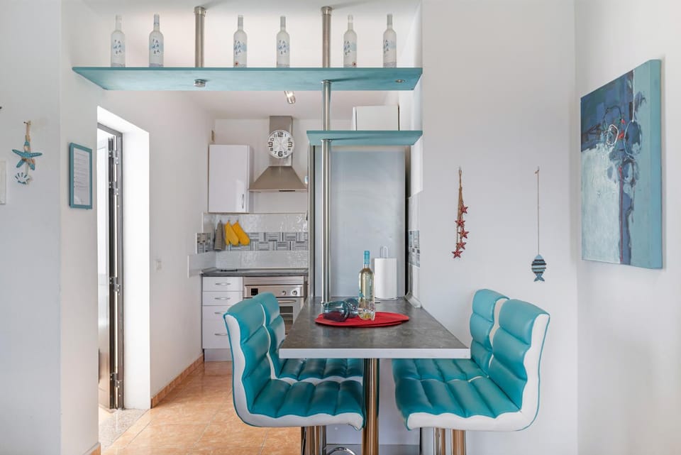 Property building, Kitchen or kitchenette, Living room