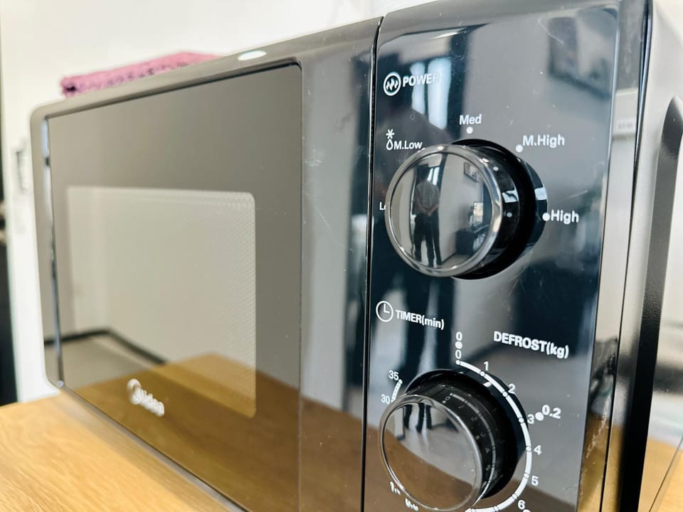 Kitchen or kitchenette, microwave, kitchen