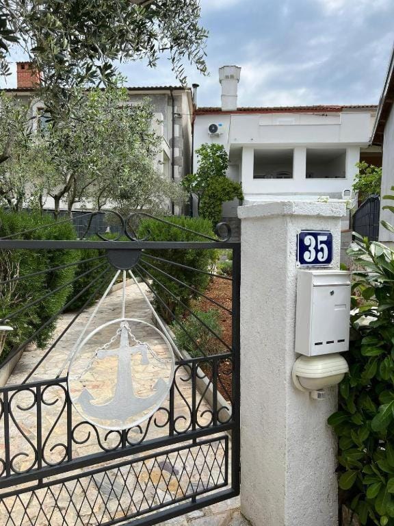 Property building, Street view