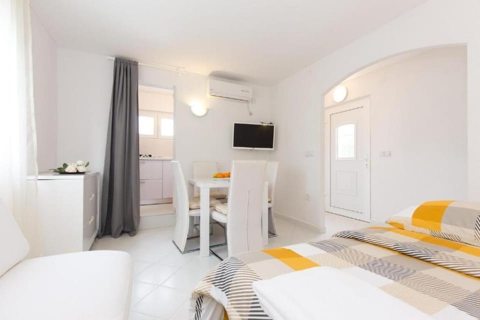 Dining area, Bedroom