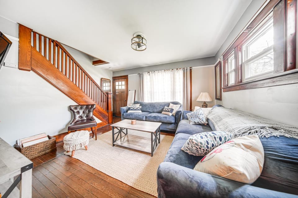 Conneaut Vacation Rental with Deck Near Lake Erie! House in Lake Erie