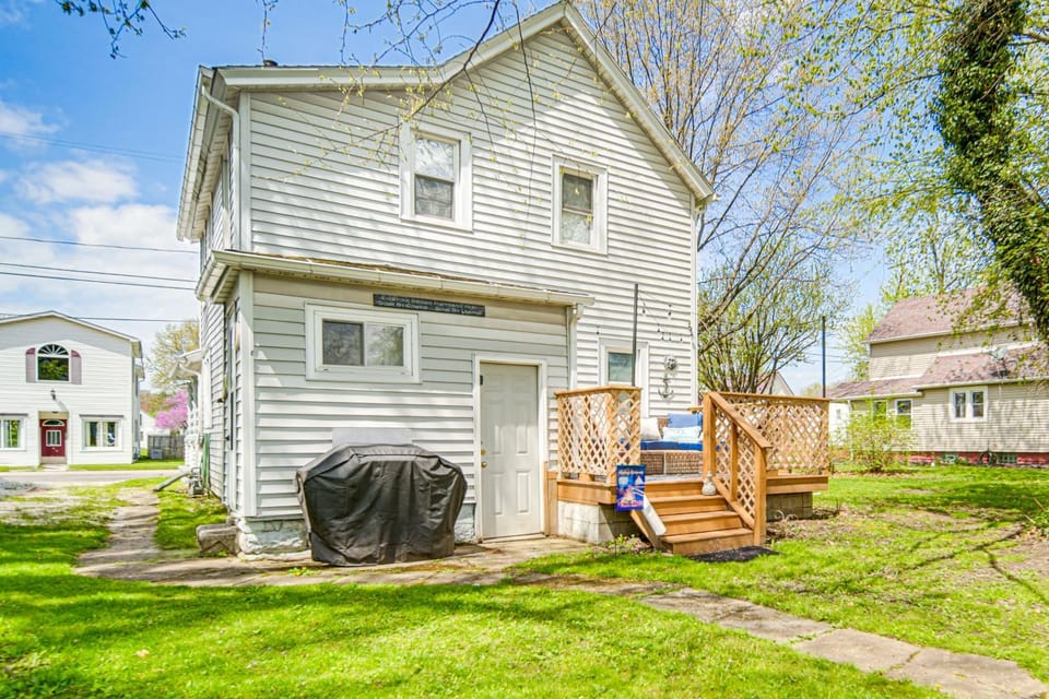 Conneaut Vacation Rental with Deck Near Lake Erie! House in Lake Erie