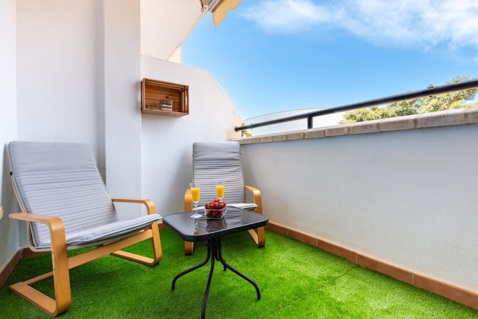 Patio, Day, Balcony/Terrace