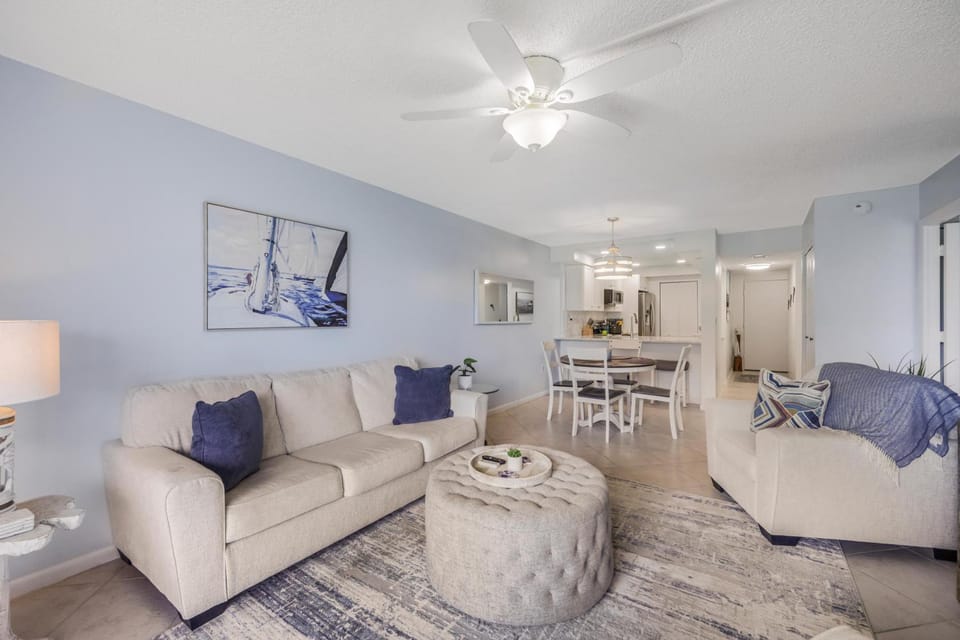 Walkout condo with beach access, pool and pickleball House in Kansas