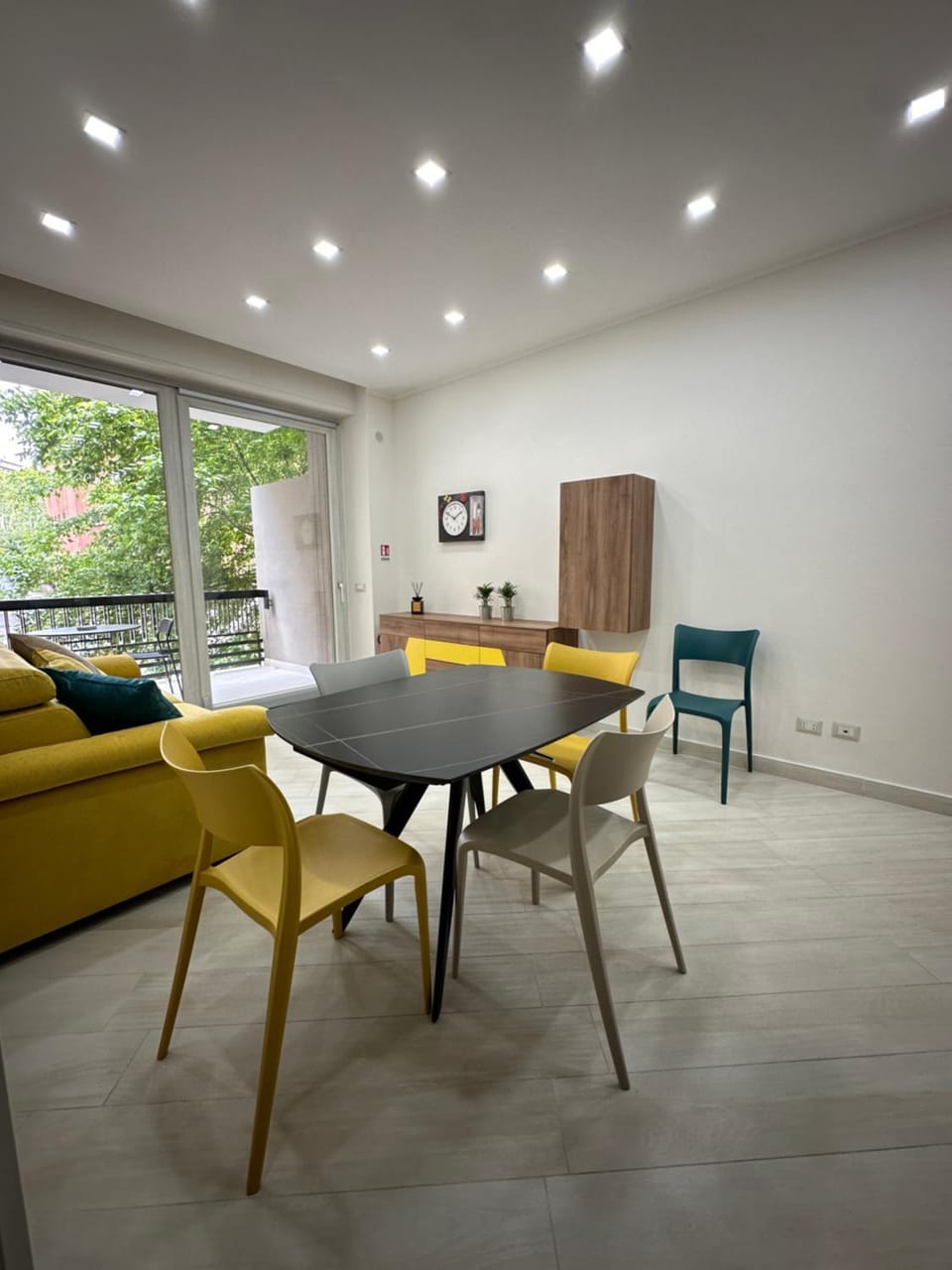 Living room, Dining area