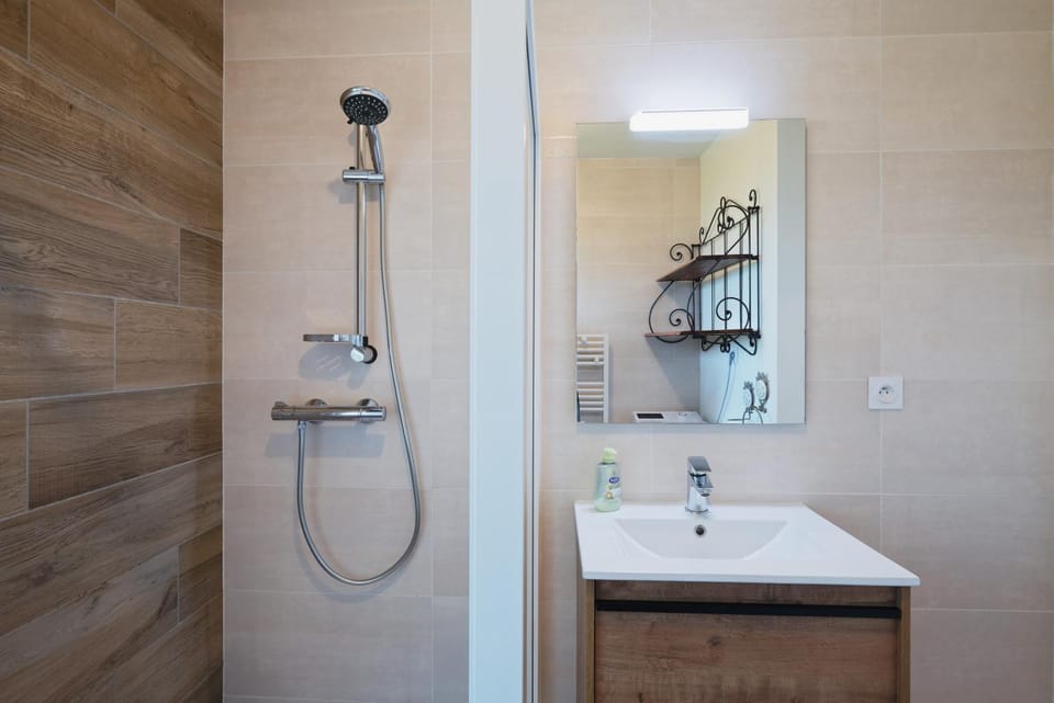 Bathroom, Living room