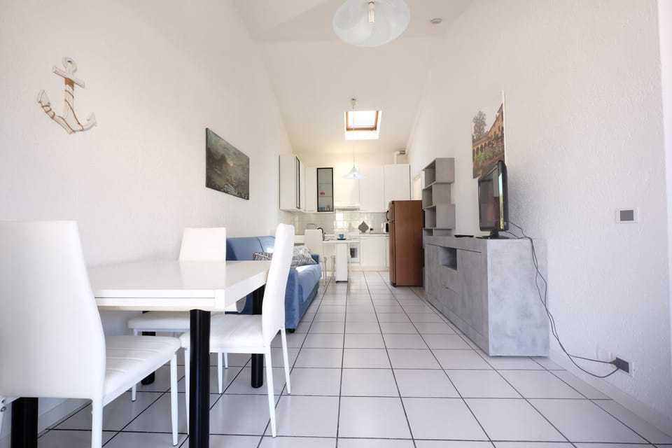 Kitchen or kitchenette, Living room, Dining area, kitchen