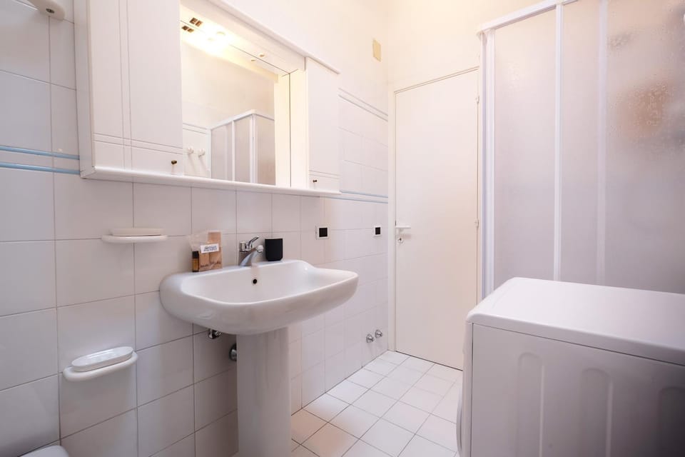 Shower, Bathroom, washing machine