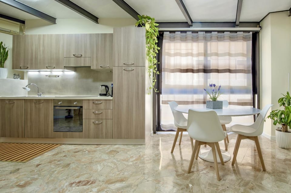 Kitchen or kitchenette, Living room