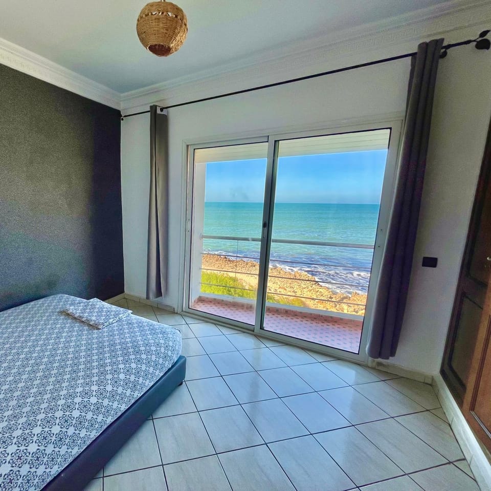 Photo of the whole room, Bedroom, Sea view