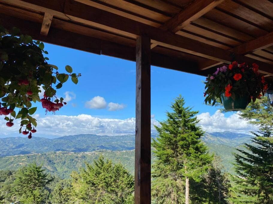 Cabaña Aurora – COZY Cabin with an Amazing view! Cabin in San José Province