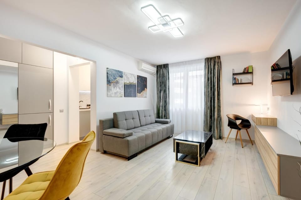 TV and multimedia, Living room, Decorative detail, Seating area, Dining area