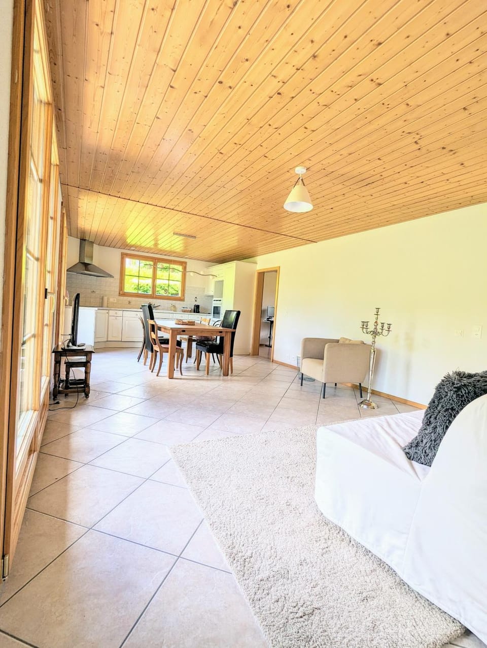 Kitchen or kitchenette, Living room, Seating area, Dining area