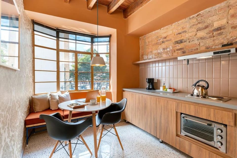 Kitchen or kitchenette, Seating area, Dining area, oven, stove