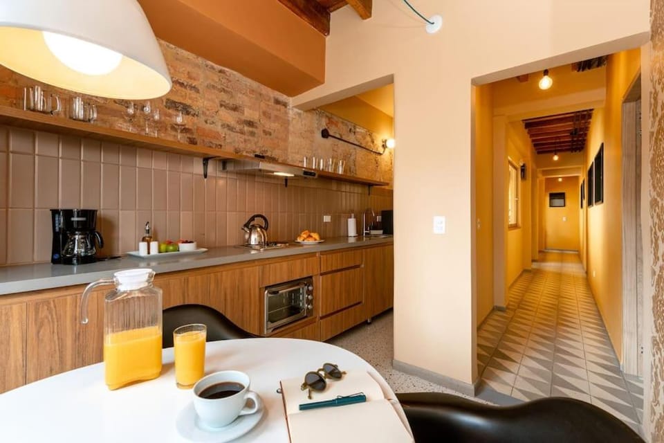 Kitchen or kitchenette, Dining area, oven, stove