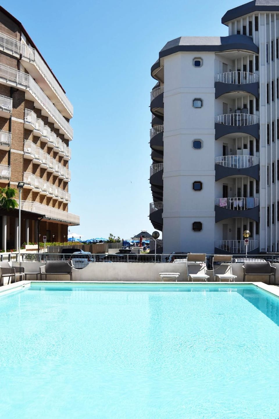 Property building, Pool view, Swimming pool, Swimming pool, Location