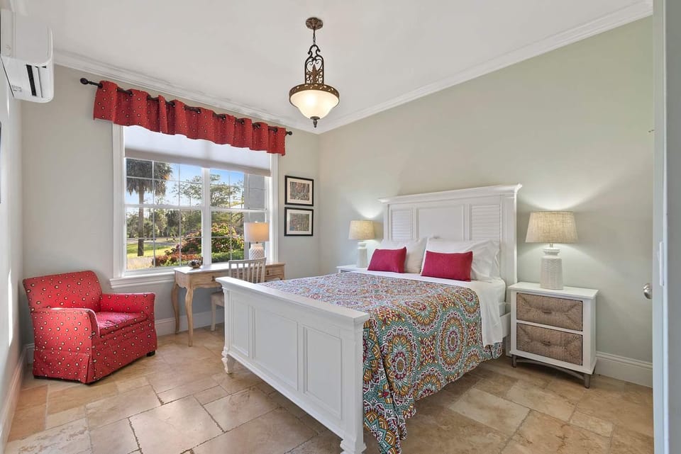 Bed, Photo of the whole room, Seating area, Bedroom, air conditioner