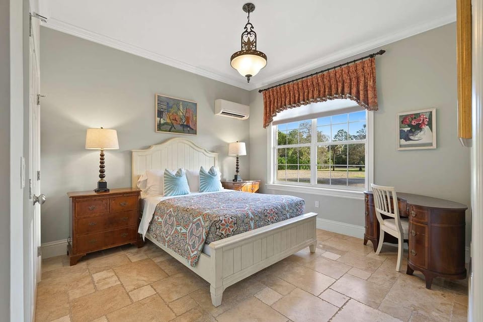 Bed, Photo of the whole room, Bedroom, air conditioner