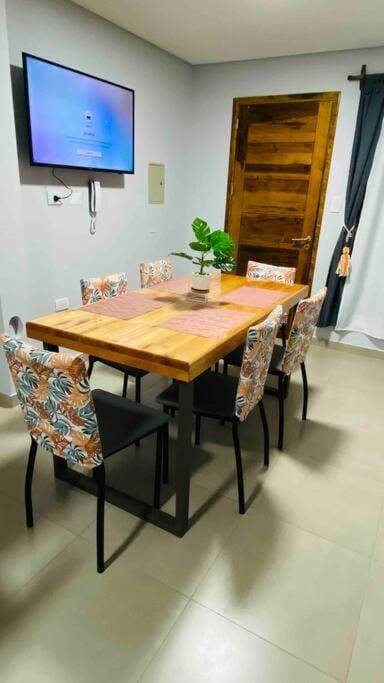 Cozy duplex 10 minutes away from Mendoza downtown. Apartment in Godoy Cruz