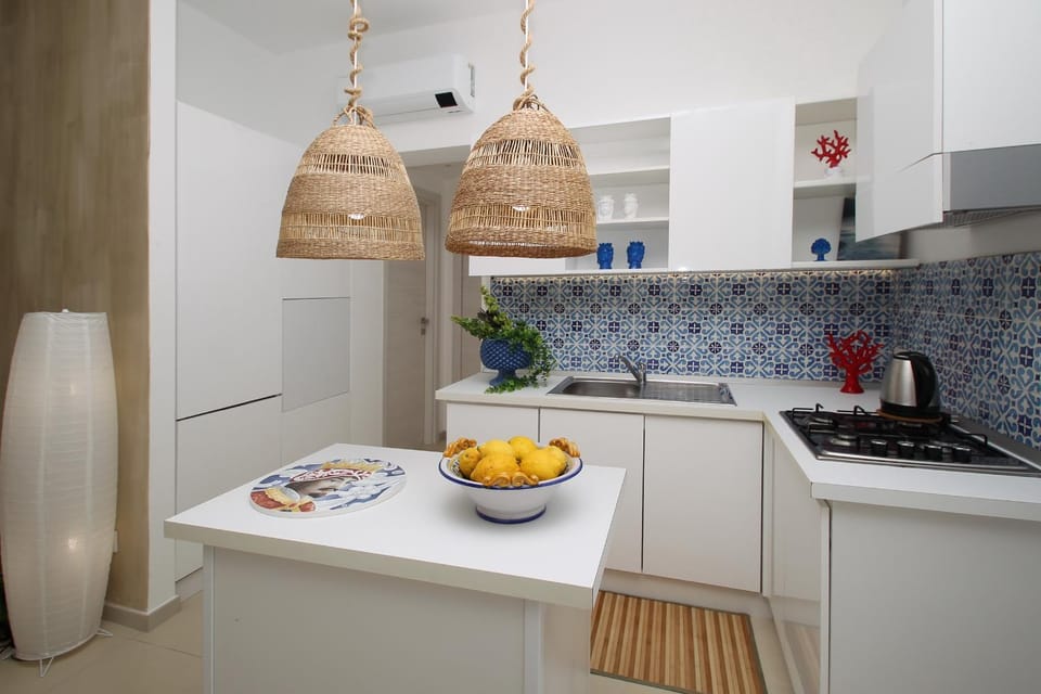 Kitchen or kitchenette, Food and drinks