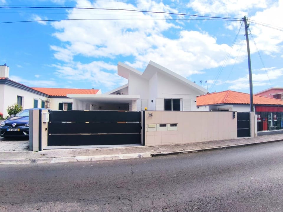 Property building, Location