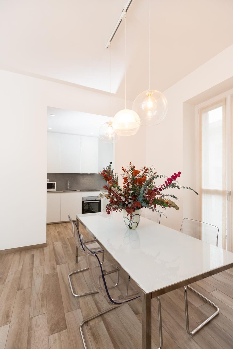 Kitchen or kitchenette, Living room, Seating area, Dining area, stove