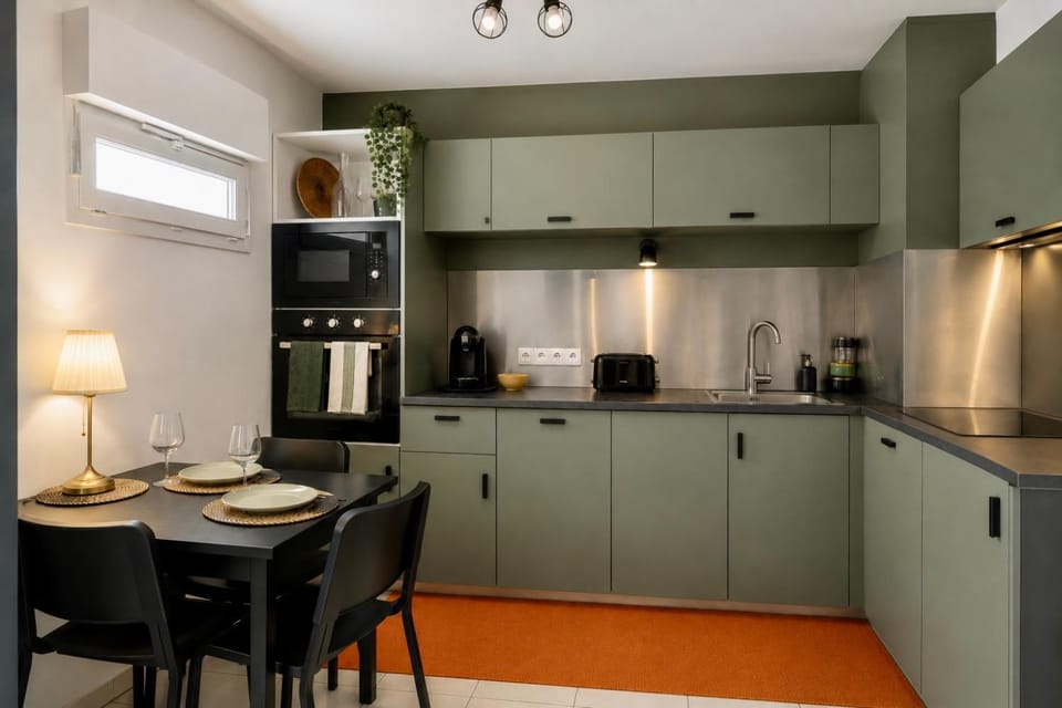 Coffee/tea facilities, Kitchen or kitchenette, Dining area, dishwasher, oven, toaster
