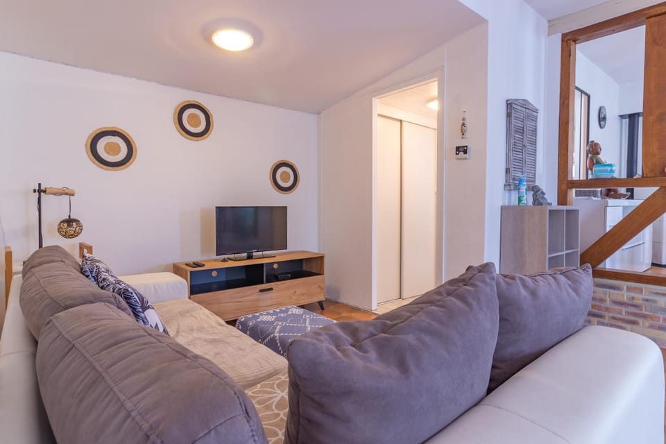 Communal lounge/ TV room, TV and multimedia, Living room, Seating area