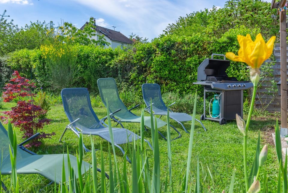 Spring, Day, BBQ facilities, Garden, Garden view, sunbed