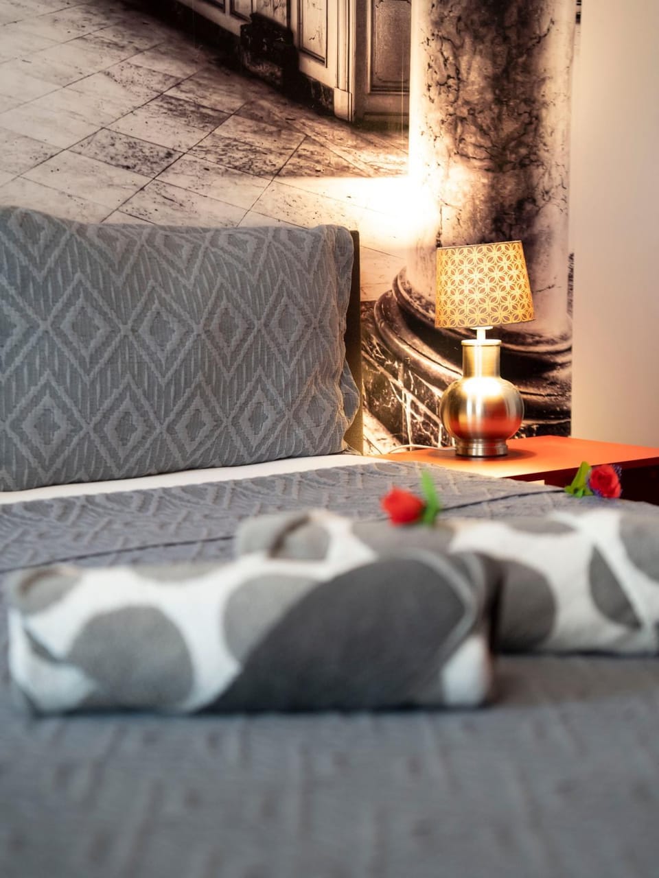 Bed, towels