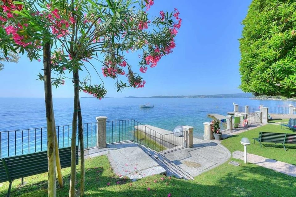Garden, Garden view, Lake view, sunbed