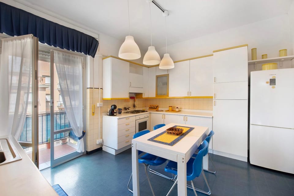 Property building, Kitchen or kitchenette, Living room