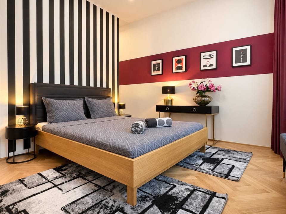Bed, Photo of the whole room, Bedroom