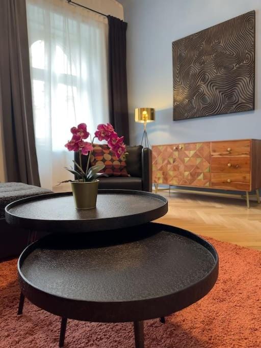 Living room, Decorative detail