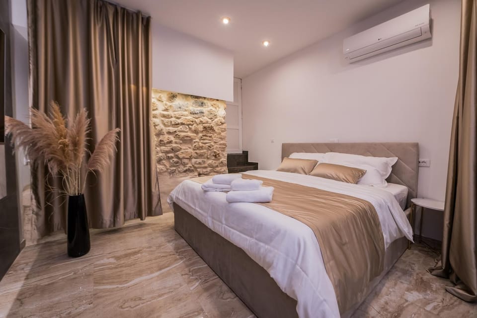 Emperor's Residence Luxury Room - Unique UNESCO site Apartment in Split
