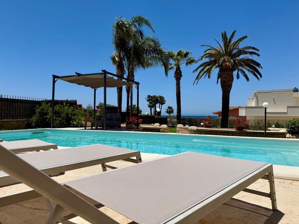 Day, Pool view, Swimming pool, sunbed