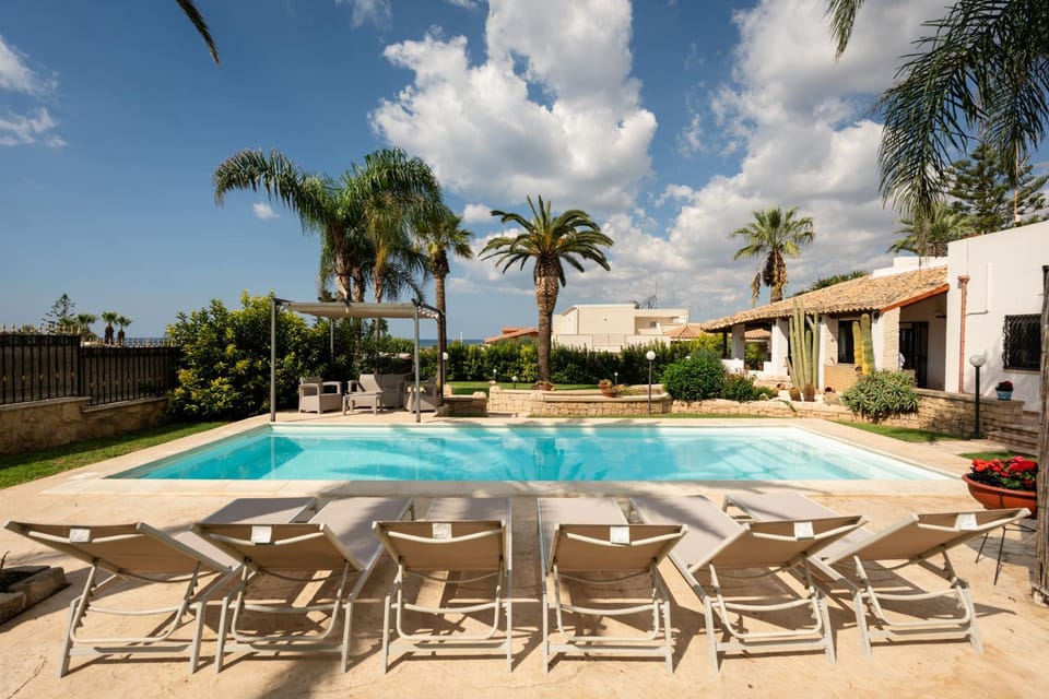 Property building, Patio, Day, Pool view, Swimming pool, sunbed