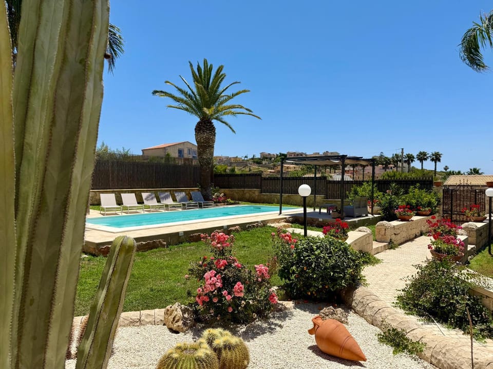 Day, Garden, Garden view, Pool view, Swimming pool, sunbed