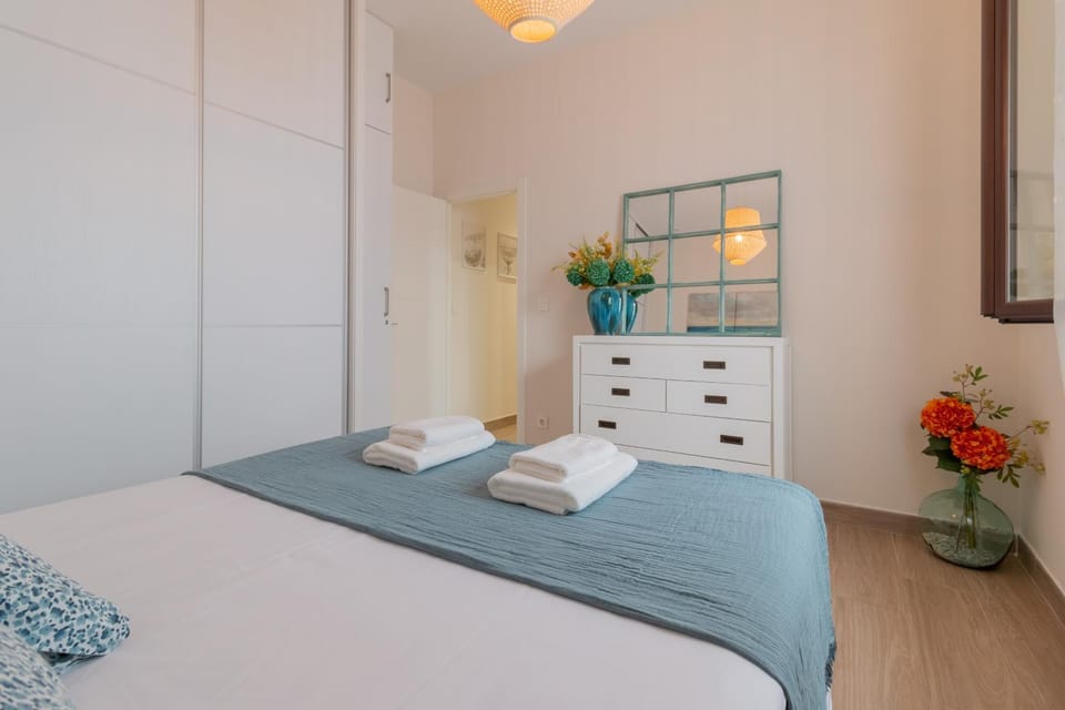 Bed, Photo of the whole room, Bedroom, towels, wardrobe