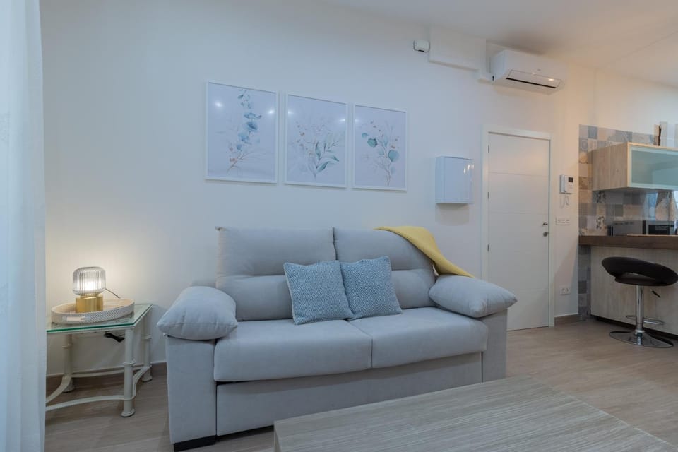 Living room, Seating area, air conditioner