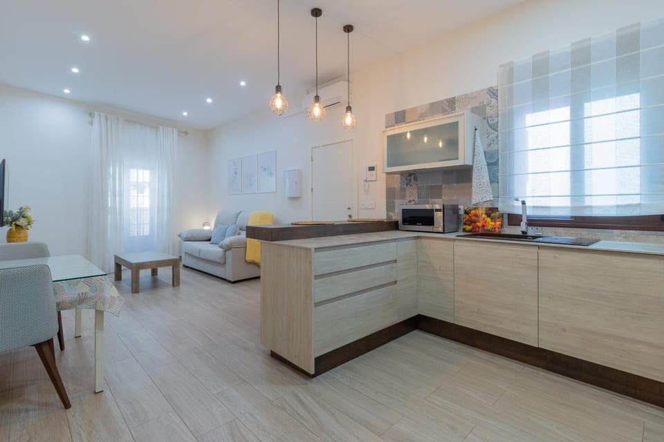 Kitchen or kitchenette, Dining area, pet friendly, stove