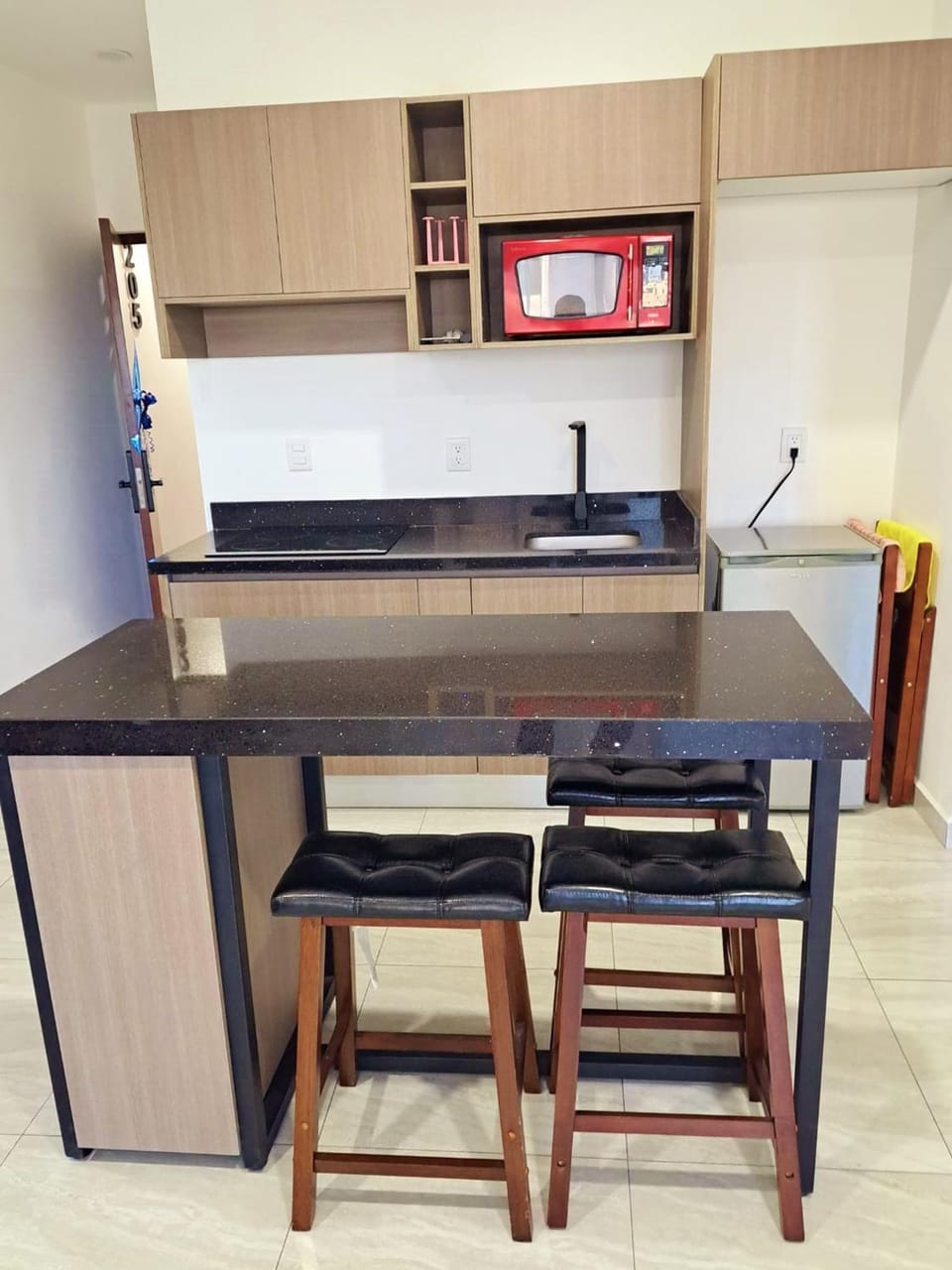 Kitchen or kitchenette, minibar, stove