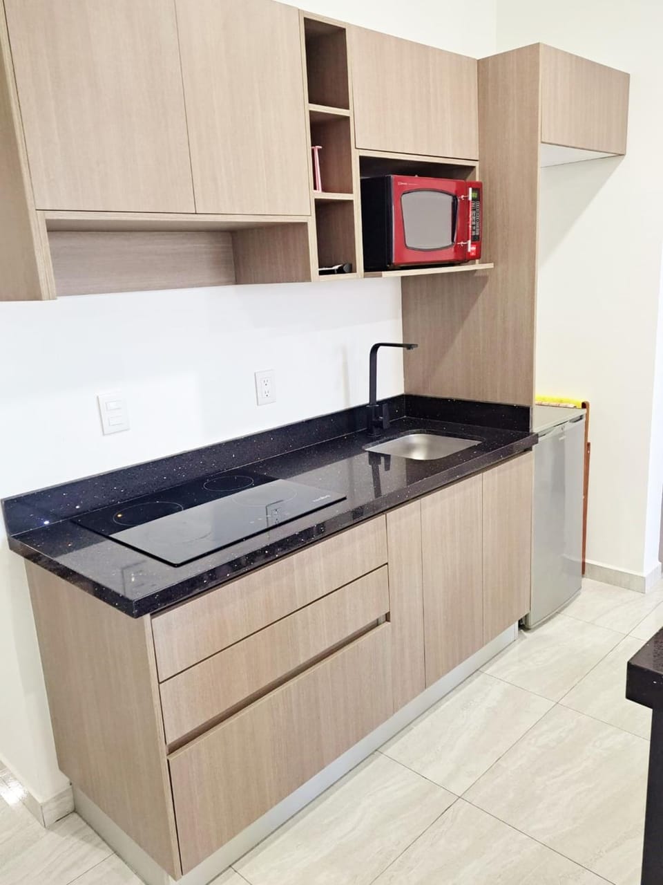 Kitchen or kitchenette, minibar, stove