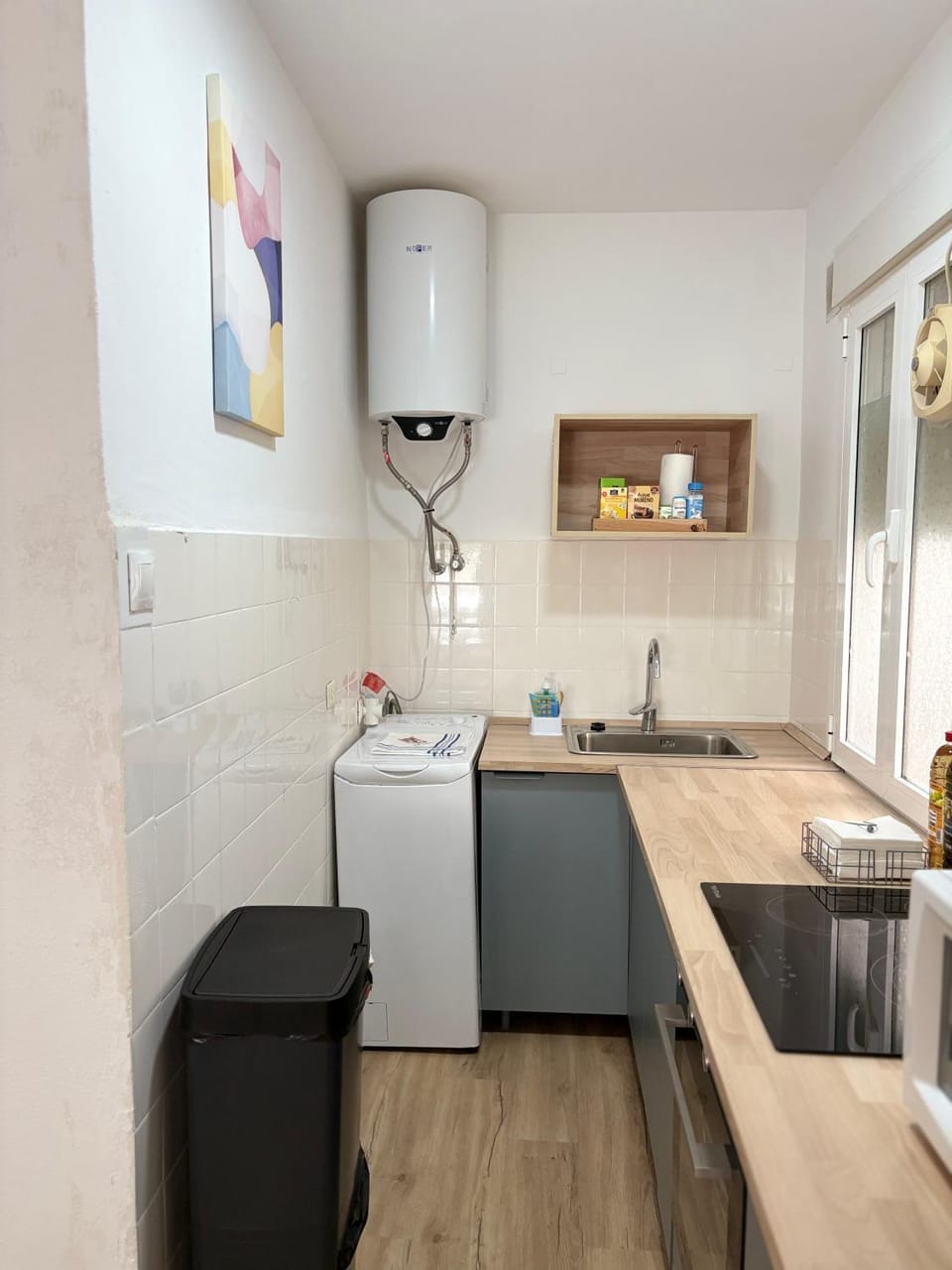 Kitchen or kitchenette, oven, stove