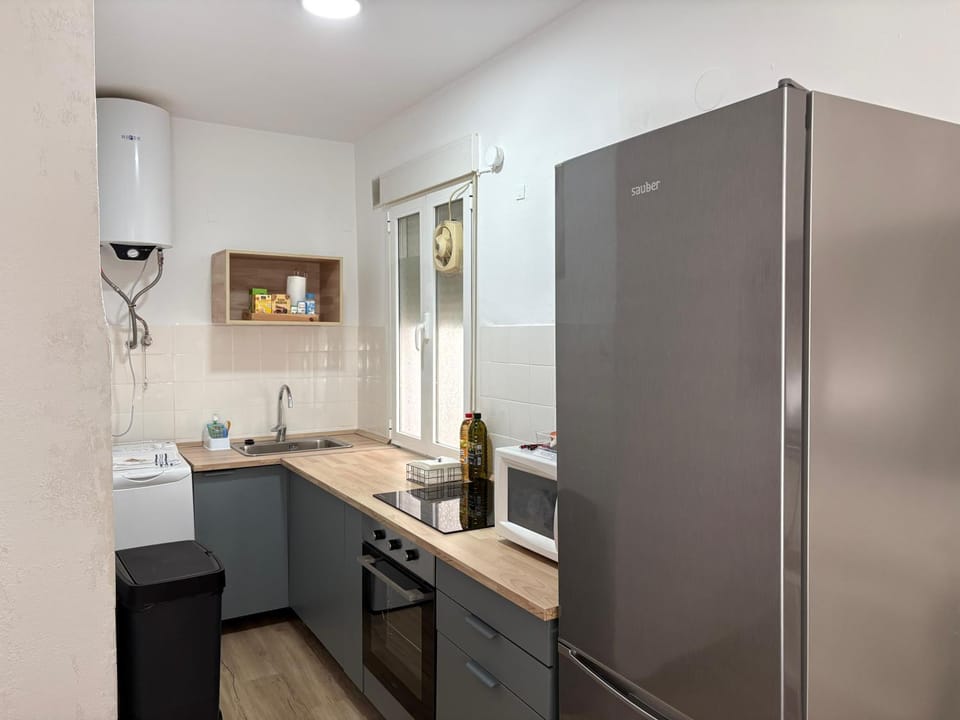 Kitchen or kitchenette, oven