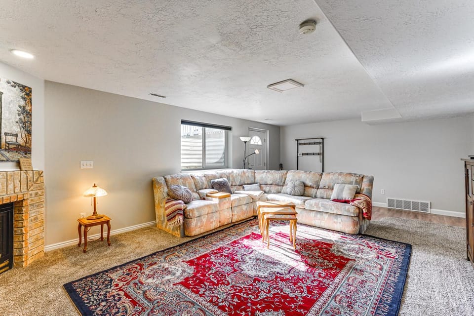 Cozy Kaysville Vacation Rental w/ Mountain Views! Apartment in Farmington