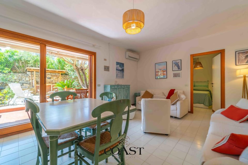 Communal lounge/ TV room, Dining area