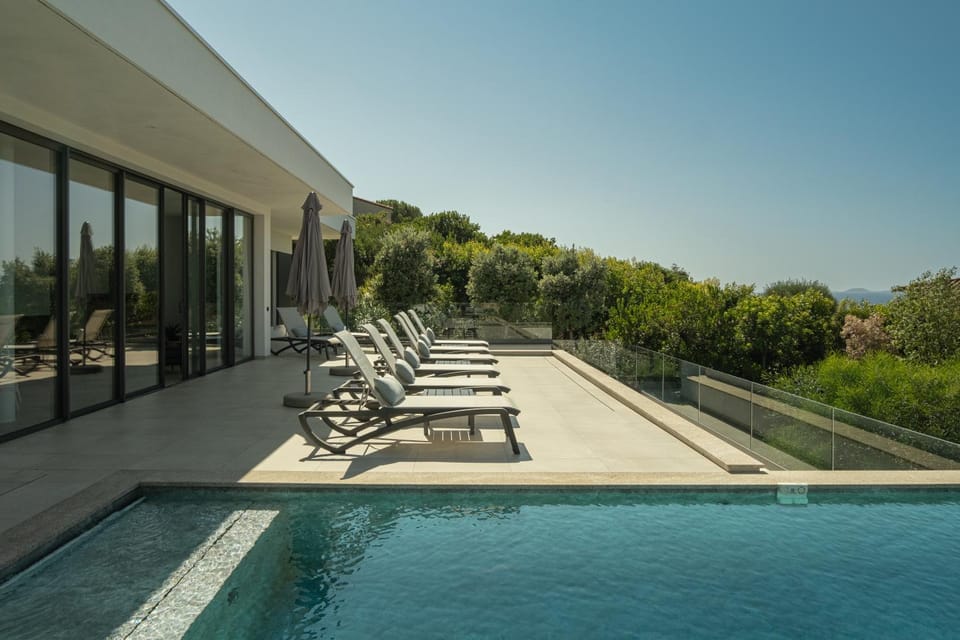 Pool view, Swimming pool, sunbed